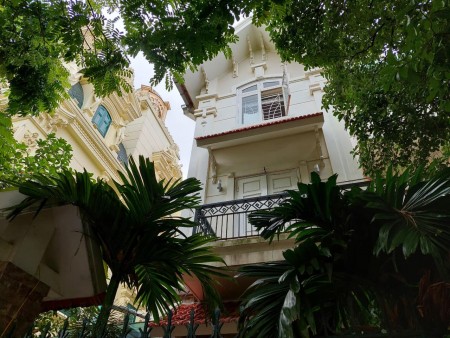 Cần bán căn Biệt thự đẹp diện tích 193m2, đúc 5 tầng, 8 phòng ngủ, BT07 Việt Hưng