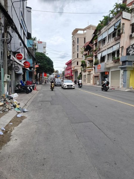 Bán nhà mặt tiền Út Tịch dt 65m2 5 tầng giá chỉ 10,5 tỷ còn TL. LH 0979847570