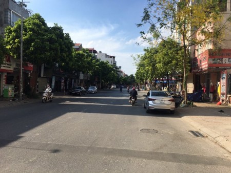 Bán gấp nhà phố Đàm Quang Trung đúc 5 tầng diện tích 36m2 giá 3.8 tỷ. Có Gara.