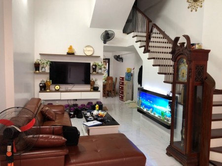 Bán nhà Định Công Hạ, Hoàng Mai, DT 65m2 x 4T, MT 4.3m, ô tô, nhà đẹp giá chỉ 4.2 tỷ. LH 0966456918