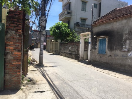 Cần bán mảnh đất phố xốm hà đông chính chủ diện tích 52,8 m2.oto đỗ trước cửa.giá 1.4xx tỷ