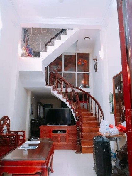 Bán gấp nhà Cù Chính Lan Quận Thanh Xuân, 15m ra phố 48m2x4 tầng nhỉnh 4 tỷ, nhà đẹp tự xây