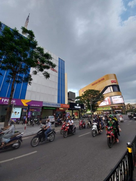 Giá rẻ, Mặt tiền khủng, Mặt phố Xã Đàn, Đống Đa 50m2, 6T, MT4,5m, 25 tỷ.