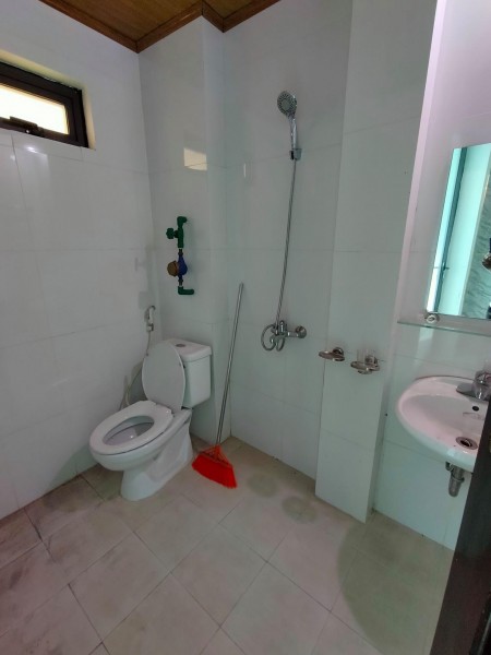 Bán nhà nguyên căn mặt phố Phạm Văn Đồng giá cho nhà đầu tư, 5 tầng đúc bê tông