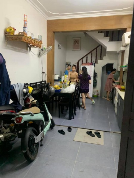 Chỉ 2,3 tỷ có ngay nhà đẹp đường Định Công Thượng dt 30m2 nhà 4 tầng cực gần phố