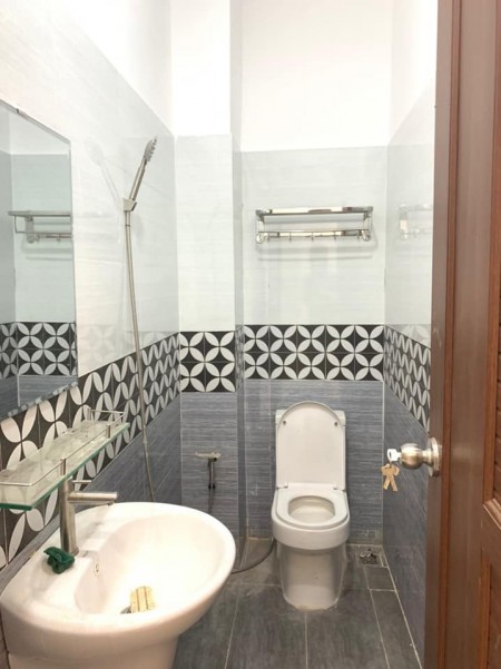 Cần bán nhà mùa COVID mặt tiền đường Cù Lao, Phường 2, Phú Nhuận, 4 tầng, giá 12.5 tỷ.