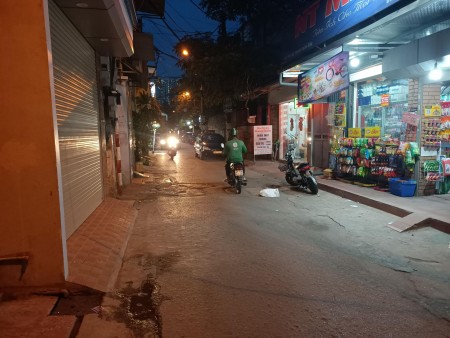 Chính chủ cần bán nhà Khuất Duy Tiến dt 18m2, xây 5 tầng bê tông, giá 1.96 tỷ