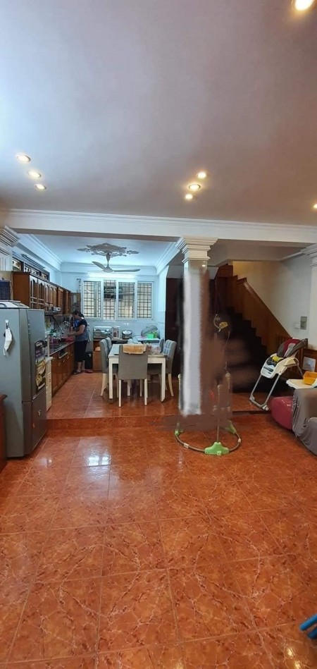 Bán nhà T.T 3 tầng tại Quan Nhân, Thanh Xuân, ô tô đỗ chân cầu thang, giá chỉ hơn 1 tỷ
