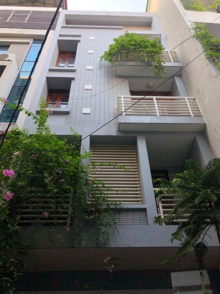 Bàn nhà Nguyễn Khang ngay cầu 361 diện tích sử dụng 85m2, 6 tầng đúc
