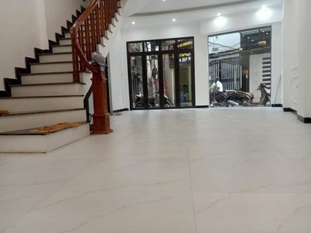 Bán nhà Đại Từ dt 60m2, lô góc 3 thoáng, gần phố, gần ô tô, nhà đẹp ở luôn giá nhỉnh 4 tỷ