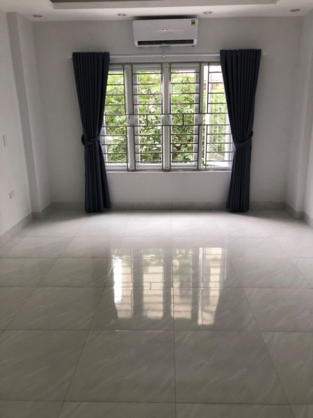 Bán nhà Thanh Xuân ô tô đỗ cửa, View hồ, nhà đẹp diện tích 35m2 giá nhỉnh 4 tỷ