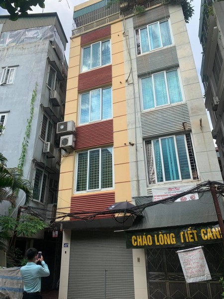 Bán nhà lô góc ngõ ba gác ra vào sân rộng bàn giao ở luôn, 5 tầng đúc, sổ sẵn