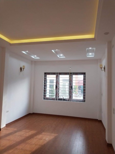 Lạc Long Quân, dt 58m2, 6 tầng, nhà mới, ngõ thông tứ tung, giá 6.85 tỷ, lhcc
