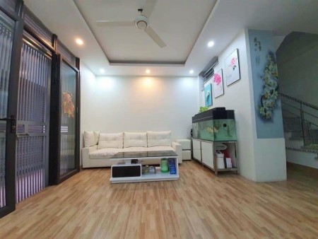 Bán nhà siêu hot Xuân Phương tặng nội thất, gần phố, dtsd 30m2, 5 tầng đúc, giá 2.5 tỷ