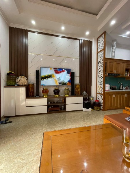 Bán nhà phố Nguyễn Văn Cừ 6 tầng cho thuê, thang máy, ô tô giá bán chỉ 6,3 tỷ