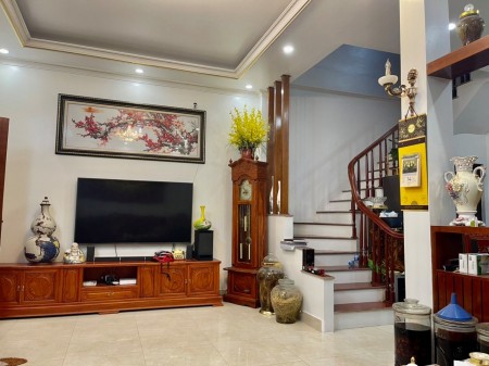 Nhà đẹp hiếm có, diện tích 50m2, đúc 5 tầng, 20m ra ô tô tránh, lh 0983416997