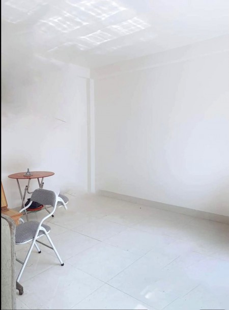 Nhà đẹp phố Hào Nam, Đống Đa 40m*3 tầng, ngõ ô tô vào, 2.95 tỷ.
