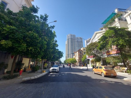 Bán nhà phố Văn La Hà Đông, có vỉa hè gần chợ, kinh doanh sầm uất, 50m2, 5 tầng, giá 6,8 tỷ