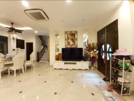 Phố Víp, Nhà Hiếm bán nhà mặt phố Quán Thánh, dt 91m2, 5 tầng mt 5m, giá 46,5 Tỷ