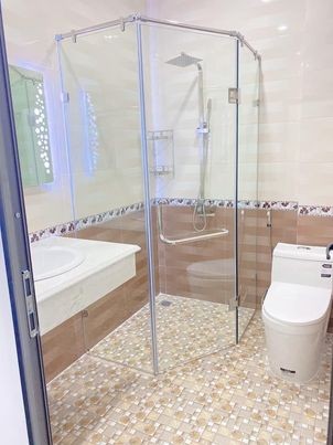 Bán nhà Hoàng Quốc Việt, mt 5, 5 tầng đúc, dt 45.2m2, giá bán 4.55 tỷ, nhà mới xây đẹp ở ngay