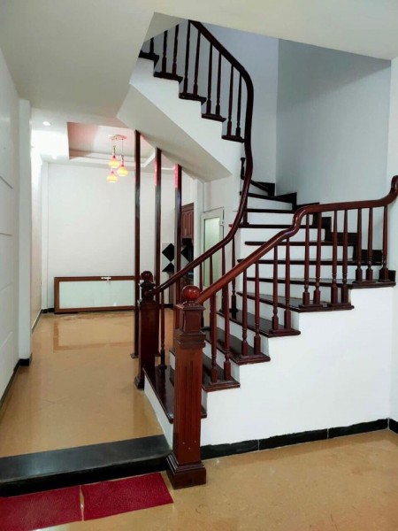 Bán nhà Phố Quan Hoa, Cầu Giấy, dt 42m2, 5 tầng mới đẹp, chỉ 4,5 tỷ, lh 0946379913