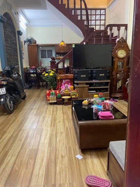 Bán nhà nguyên căn giá 4.6 tỷ, đường Cầu Giấy Hà Nội, có sẵn toàn bộ nội thất