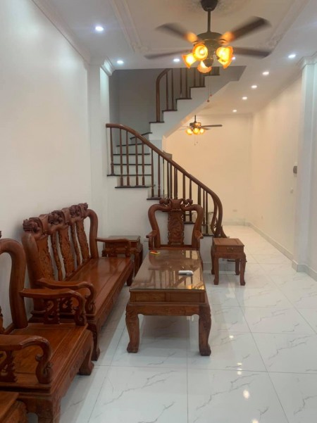 Nhà Phố Tân Mai Hoàng Mai giá chỉ 4.2 tỷ, 4 tầng sổ đẹp sang trọng ô tô tránh