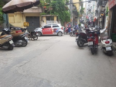 Bán nhà ô tô đỗ cửa, đường Thịnh Quang, dt 41m2, 4 tầng, mt 3.5m2, giá bán 4.5 tỷ