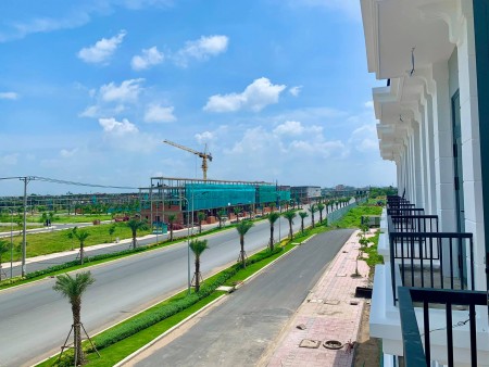 Bán Shophouse xây sẵn 1 trệt 2 lầu+tum, sổ hồng riêng, gần An Phú Tây, Bình Chánh