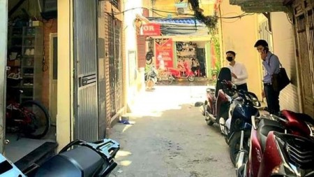 Quá Đẹp Thịnh Quang diện tích 23m2, 4 tầng, mt 4m, 5m ra phố giá 2.5 tỷ, lhcc