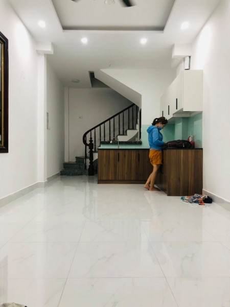 Đại Từ nhà đẹp ở ngay ô tô 4 chổ đỗ cửa cách phố 15m dt: 35m2 nhỉnh 3 tỷ