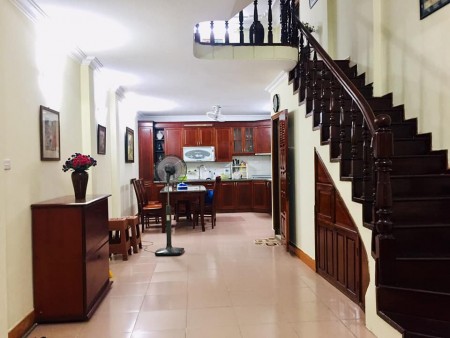 Bán nhà Phạm Văn Đồng, Cổ Nhuế, dt 52m2, giá 5.8 tỷ vài bước ra phố, ô tô đỗ, nhà đẹp ở ngay