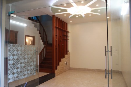 Nhà đẹp Nguyễn Chí Thanh, ngõ ô tô, kinh doanh đỉnh, dt 51m2x5T, giá bán 5.5 tỷ