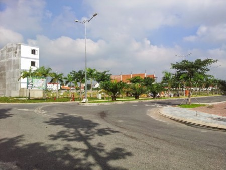 Bán gấp đất phố Thanh Am, siêu đẹp diện tích 108m2 mặt tiền 18m, sổ chính chủ