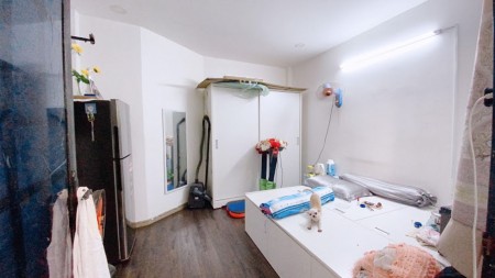 1 căn nhà mặt tiền đường lớn, diện tích 18m2, đúc 3 tầng, Quận 10, giá bán 2.8 tỷ