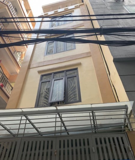 Bán nhà nguyên căn Hoàng Quốc Việt nội thất tiện ngi, dt 30m2, giá 2.9 tỷ lhcc
