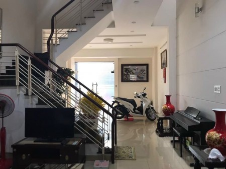 Nhà rộng hẻm xe hơi, cạnh Phố Nướng Tân Sơn Nhì giá bán 6,8 tỷ, sổ vuông vức