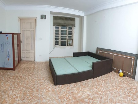 Bán nhà nguyên căn 5 tầng Cầu Giấy, dt 33m2, vị trí trung tâm, ở luôn, giá 3.2 tỷ