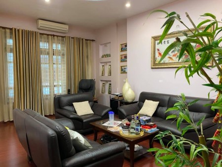 Bán nhà Hoàng Cầu dòng tiền đẹp khu quan chức ở dt 60m2, giá nhỉnh 13 tỷ