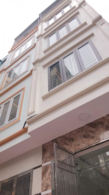 Bán nhà mới đẹp Hoàng Mai, 33m2, 5 tầng, MT 3.8m, sổ vuông, xây mới, về ở ngay, giá 2.7 tỷ