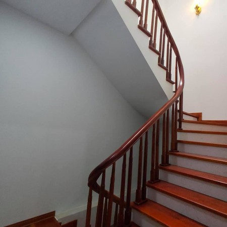 Cần bán gấp nhà đẹp Long Biên, ô tô thông 35m 5 tầng nhỉnh 3.5 tỷ 0888868583