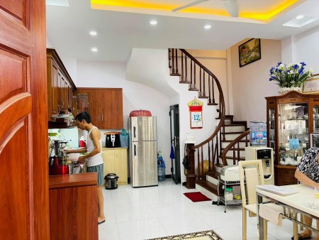 Bán nhà Ngõ Quỳnh ngõ rộng thoáng gần phố KD online, đầy đủ nội thất, diện tích 38m2