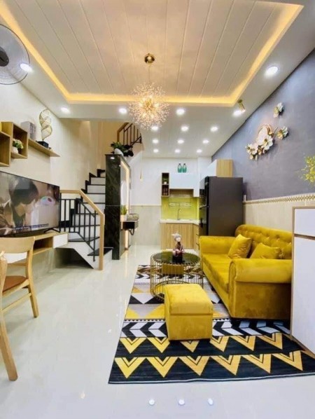 Bán nhà phố Ngọc Lâm, nhà đẹp ở luôn, dt 44m2, 4 tầng, giá chỉ hơn 3 tỷ, lhcc