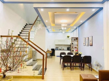 Bán nhà đường Phan Xích Long dt 28m2 giá 4 tỷ, vị trí đẹp thuận lợi kinh doanh.