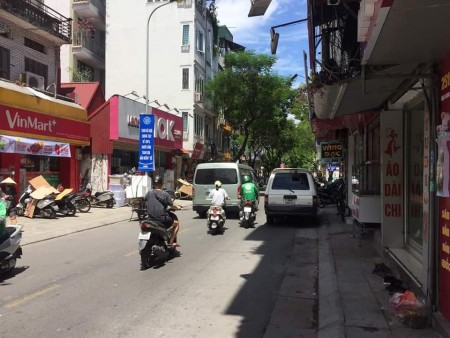 Bán nhà mặt phố Phạm Văn Đòng dt 71m2, mt 7m, nở hậu giá 9.5 tỷ, lh 0974242888