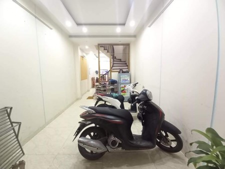 Cần bán nhà Cầu Giấy 35m2 giá 4 tỷ gần trung tâm khu dân cư an sinh tốt