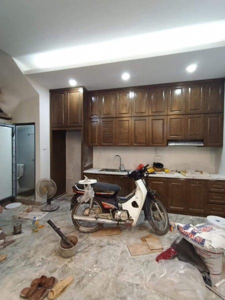 Hot! Bán nhà mới xây Phố Nguyễn Khang, diện tích 47m2, mt 5.8m