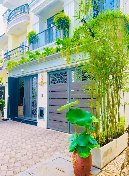 Tây Hồ kinh doanh văn phòng thang máy, dt 60m2 mt 5.4m giá nhỉnh 18 tỷ gần Hồ Tây