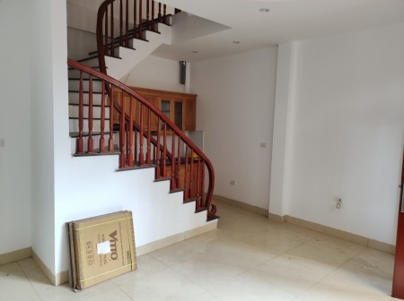Nhà Mới Xuân Phương, ngay đường 70A, ô tô qua nhà 30m2, 5 tầng, giá 2.6 tỷ, LH: 0866657649