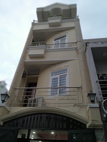Bán nhà Bình Thạnh, Phan Văn Trị, ô tô vào nhà dt 50m2, giá chỉ 5.9 tỷ
